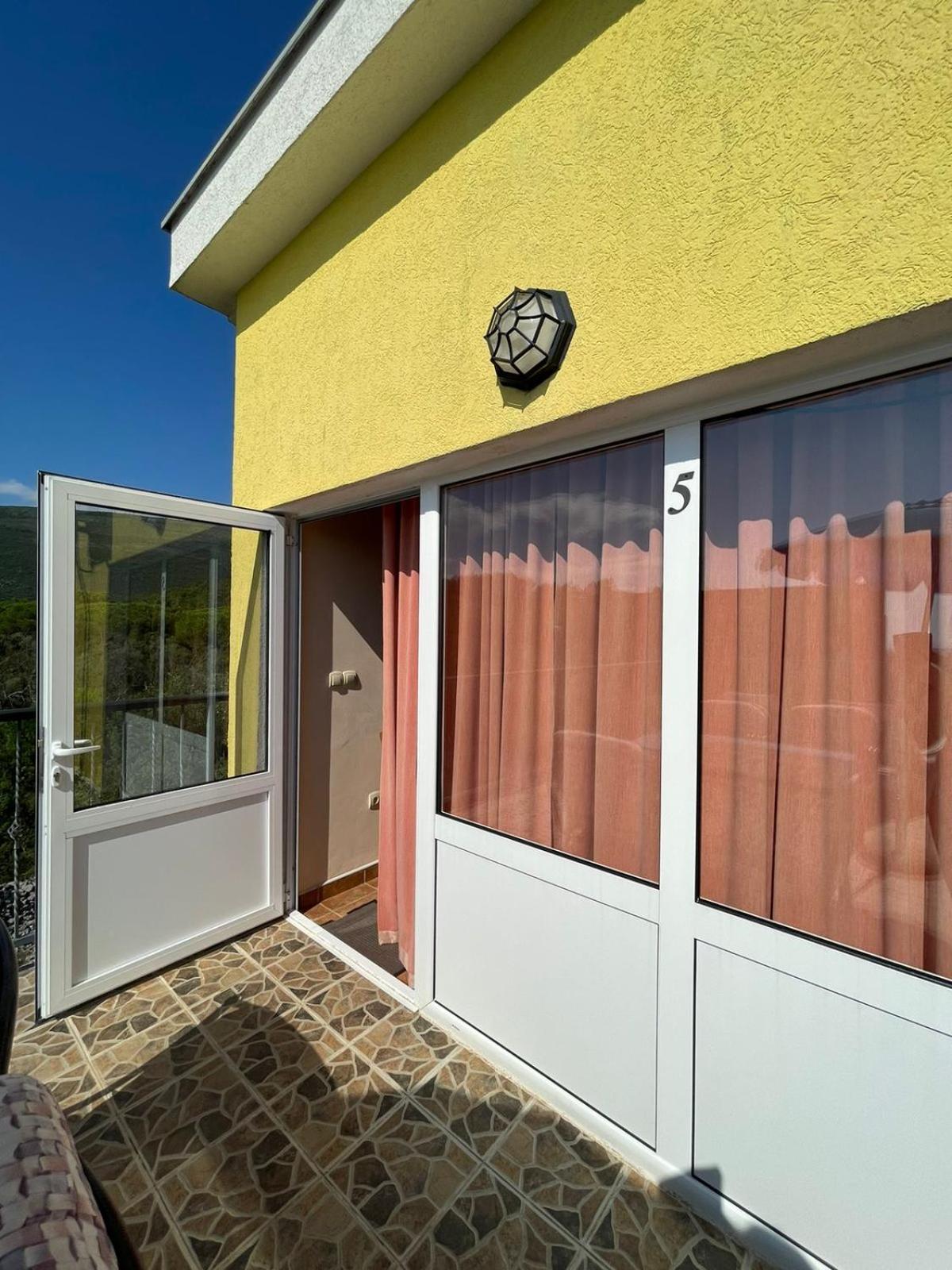 Apartments Villa-G Lustica Тиват Экстерьер фото