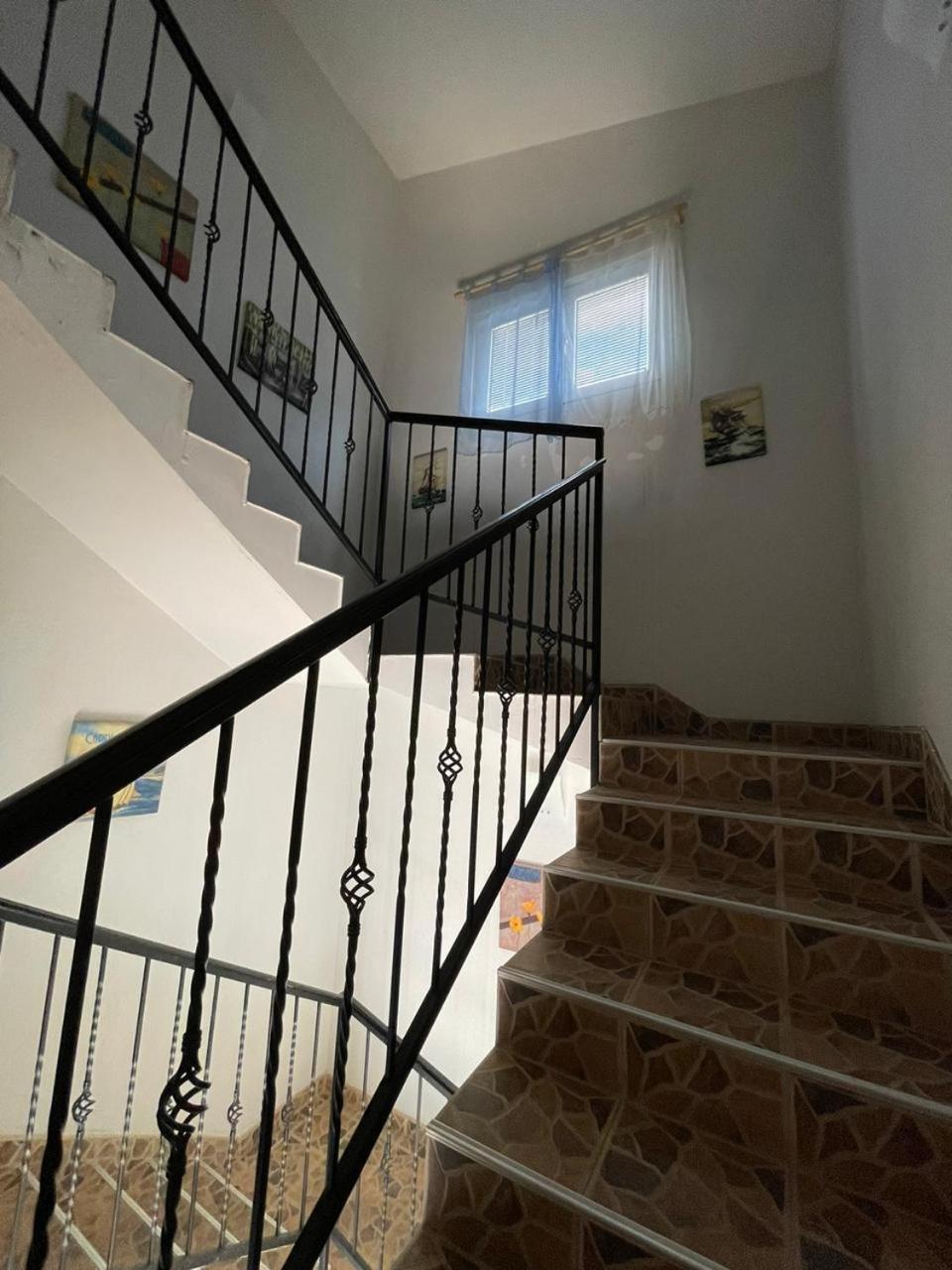 Apartments Villa-G Lustica Тиват Экстерьер фото